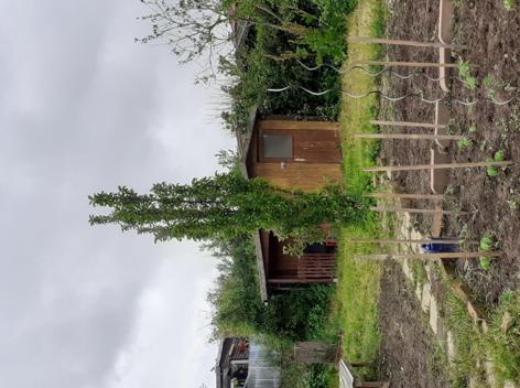 Laube ca. 7,6 m² Kleingartengröße ca.196 qm, Wasseranschluß vorhanden